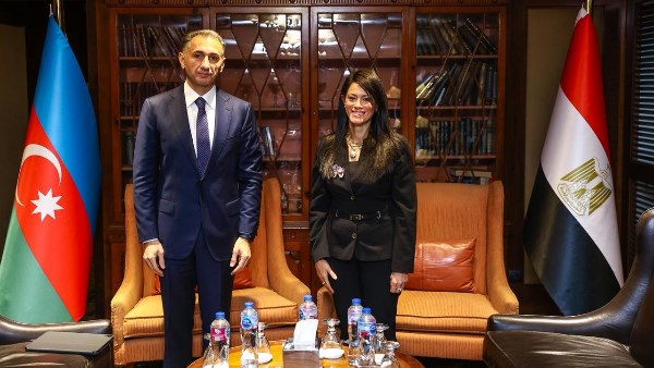 جانب من مباحثات وزيرة التخطيط مع وزير التنمية الرقمية والنقل الأذري بالقاهرة