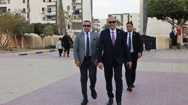 وزير العمل يُدلي بصوته في انتخابات مجلس النواب بالتجمع الخامس 