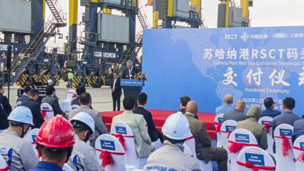 المنطقة الاقتصادية لقناة السويس تستلم 24 وحدة من معدات مناولة الحاويات بميناء السخنة