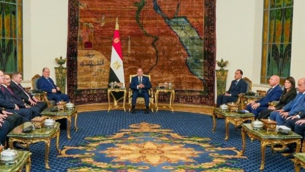 جانب من لقاء الرئيس عبد الفتاح السيسي بالوزير الأول  للجمهورية الجزائرية الديمقراطية