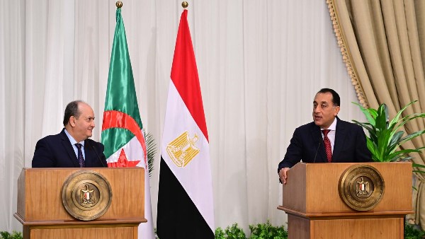 المؤتمر الصحفي المشترك مع وزيري الوزراء ونظيره الجزائري