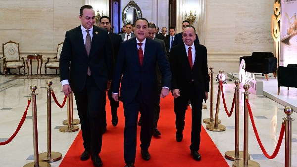 رئيس الوزراء يشارك في الملتقى السنوي السادس للرعاية الصحية