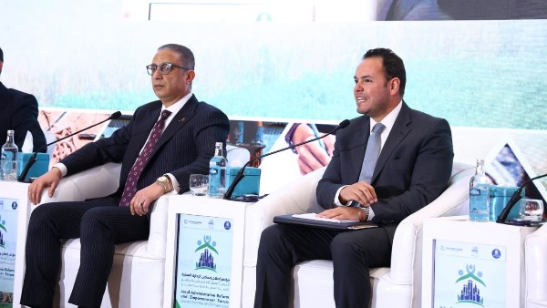  جلسة نقاشية موسّعة حول تطوير البنية التحتية والخدمات العامة من منظور اللامركزية والحوكمة