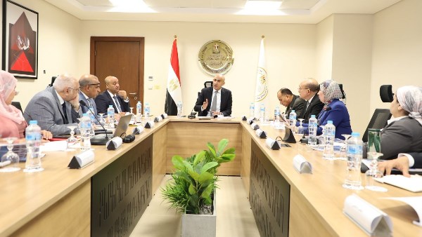 جانب من اجتماع المجلس الأعلى للتعليم قبل الجامعي