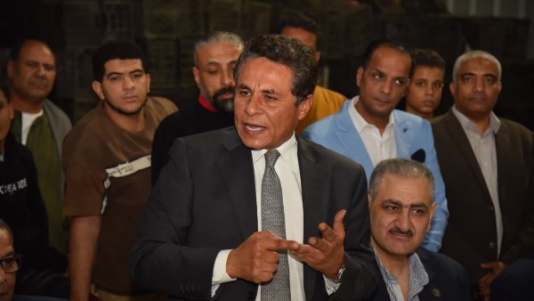 المستشار طاهر الخولى خلال جولة انتخابية 