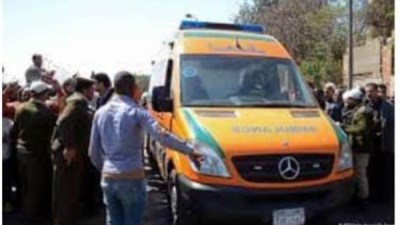 إصابة قائد سيارة إثر انقلابها داخل مصرف مائي بالفيوم