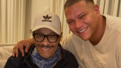 أحمد عبدالحميد مع والده الراحل من أخر عيد ميلاد له