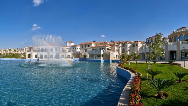 المنطقة التجارية الترفيهية "The Village"