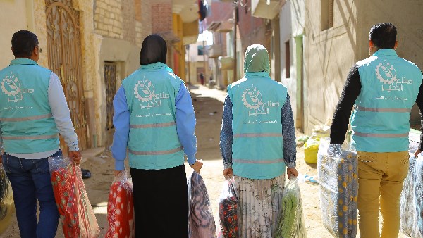 صناع الخير توزع 20 ألف بطانية