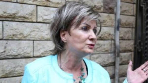 والدة منى زكي