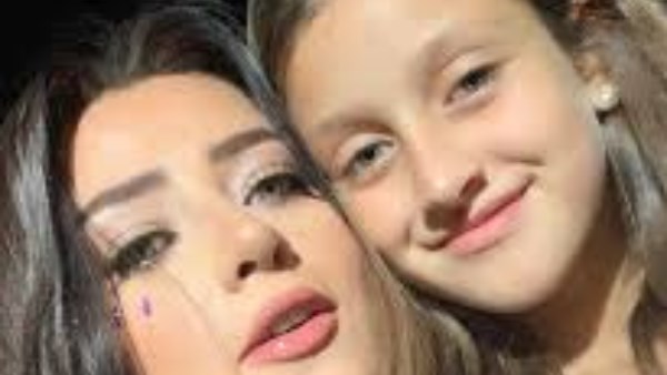  رضوي الشربيني وابنتة تيا 