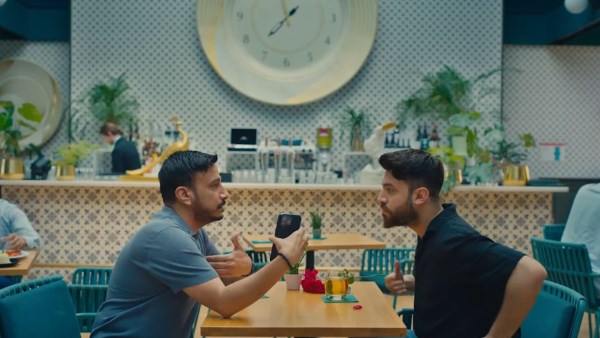 محمد المشعل وحازم أحمد يقدمان ديو "جناين ورد" باللهجة المصرية 