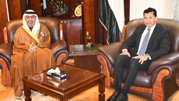 وزير الرياضة والسفير الإماراتي