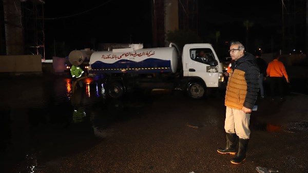 جولة رئيس شركة الصرف الصحي بالإسكندرية 