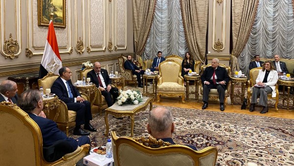 جانب من الجلسة 