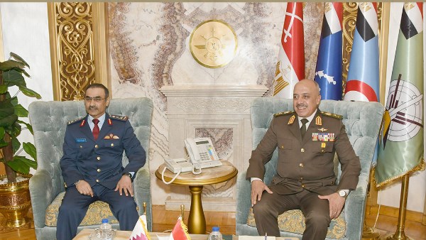 الفريق أحمد خليفة يلتقى رئيس أركان القوات المسلحة القطرية