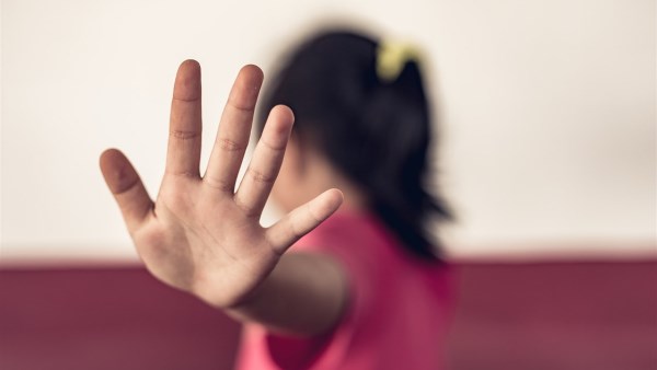 التحرش بالأطفال 