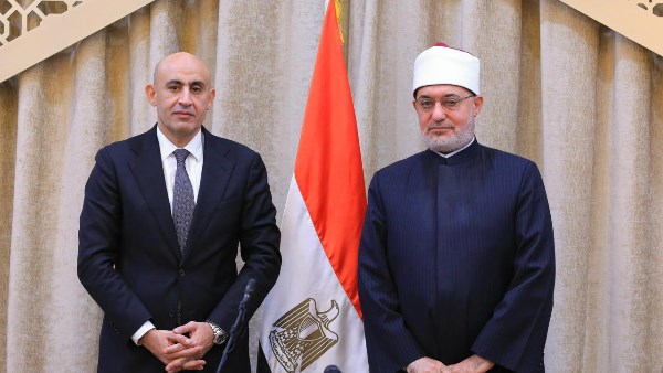 وزير التعليم ومفتي الديار 