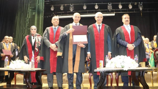 أثناء التكريم 