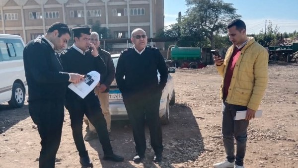 أثناء تسليم الأرض