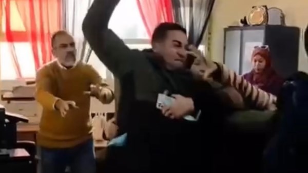 أثناء مشاجره 