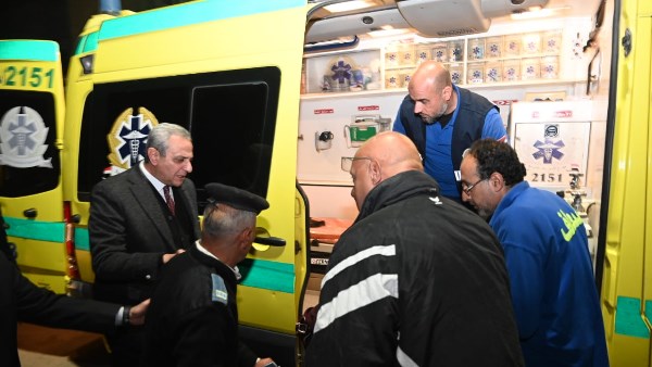 محافظ الغربية يتابع نقل مسنة للمستشفى 