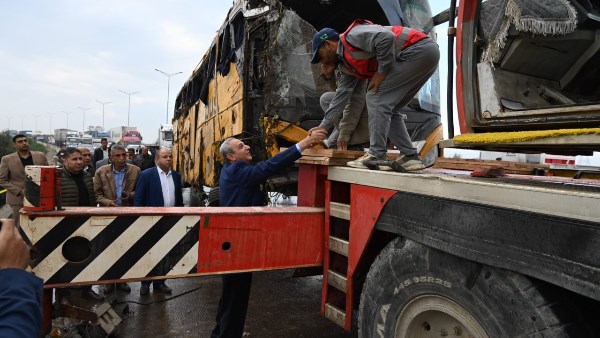 محافظ الغربيه في موقع حادث انقلاب الاتوبيس