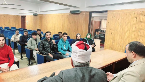 جانب من الندوة 