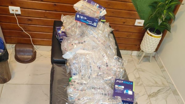 غلق مركز حجامه بدون ترخيص 