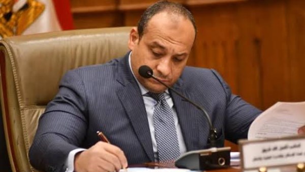 أكمل فاروق وكيل لجنة الإسكان بمجلس الشيوخ