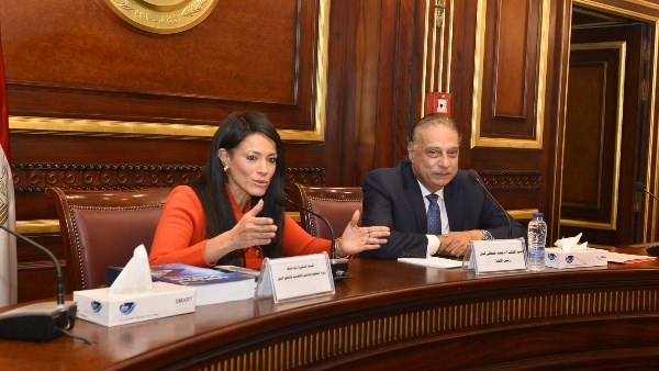 خلال الاجتماع