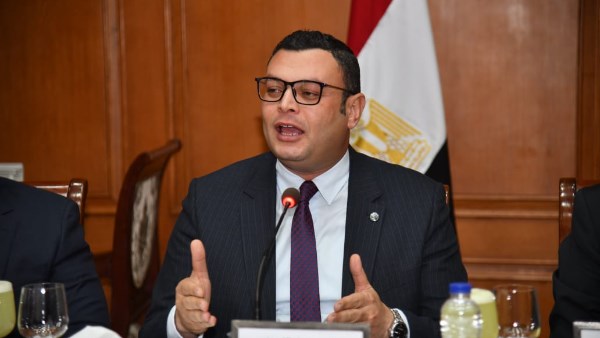 خلال الاجتماع