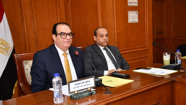 خلال الاجتماع