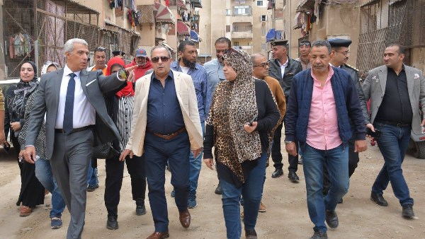 محافظ بورسعيد يتفقد أعمال تطوير ورفع كفاءة مساكن متخللات "عمر بن عبد العزيز "