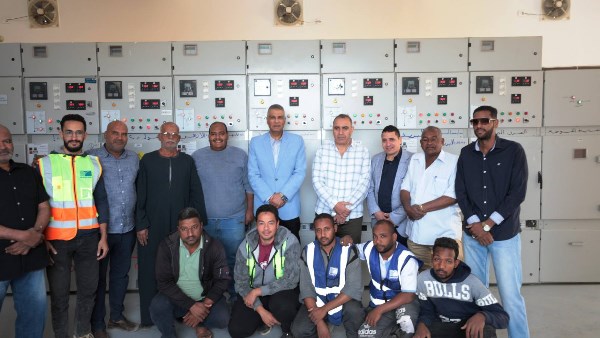 محافظ أسوان يتفقد لوحة توزيع كهرباء فارس بكوم أمبو 