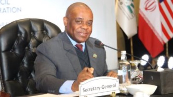 السفير اسياكا عبد القادر امام