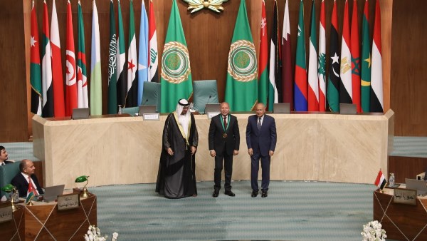  محافظ القاهرة يفوز بجائزة التميز الحكومى العربى