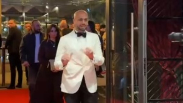 أحمد مراد من داخل العرض الخاص لفيلم "الست"