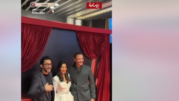 منى زكي مع زوجها أحمد حلمي ويرافقهم أحمد خالد صالح من العرض الخاص لفيلم الست 