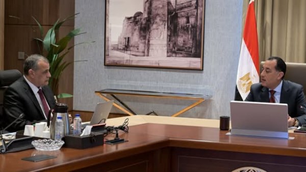 رئيس الوزراء يتابع مع وزير الدولة للإنتاج الحربي ملفات عمل الوزارة