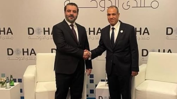 وزير الخارجية يلتقي نظيره السوري على هامش أعمال منتدى الدوحة
