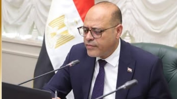 وزير العمل يعتمد صرف مبلغ مالي لصالح 408 عامل من العمالة غير المنتظمة