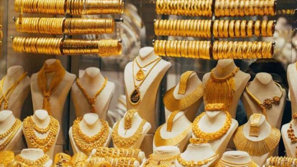 الذهب يشهد استقرارًا بتعاملاته المسائية.. عيار 18 بكام؟