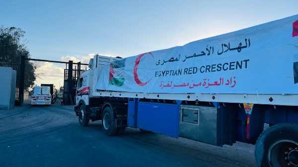من مصر إلى غزة.. الهلال الأحمر يطلق زاد العزة الـ92