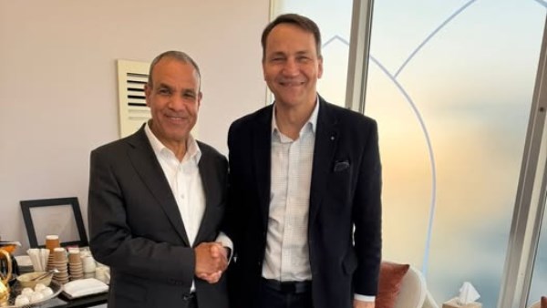 وزير الخارجية يلتقي نظيره البولندي على هامش منتدى صير بني ياس