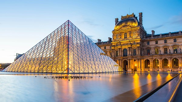 نفق مظلم.. متحف اللوفر يواجه أزمات تهدد بإغلاقه