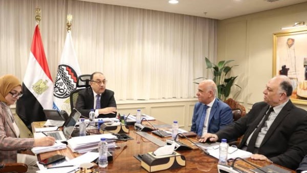 وزير قطاع الأعمال العام يجتمع بمجلس إدارة مصر للسياحة بتشكيله الجديد 