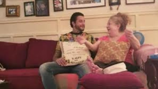 أحمد الفيشاوي ووالدته الراحلة سمية الألفي