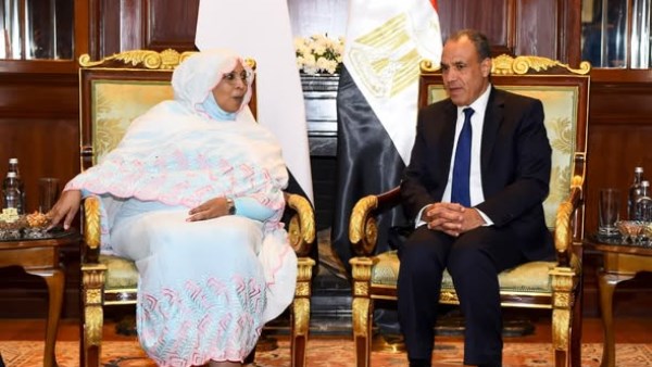وزير الخارجية يلتقي وزيرة شئون مجلس الوزراء السوداني