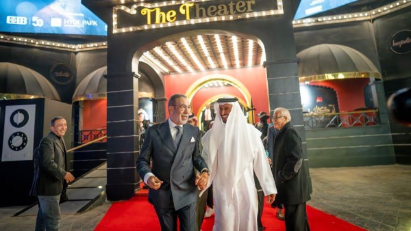 مدحت العدل و الشيخ عبدالله بن محمد آل حامد، رئيس الهيئة الوطنية للإعلام بالإمارات 